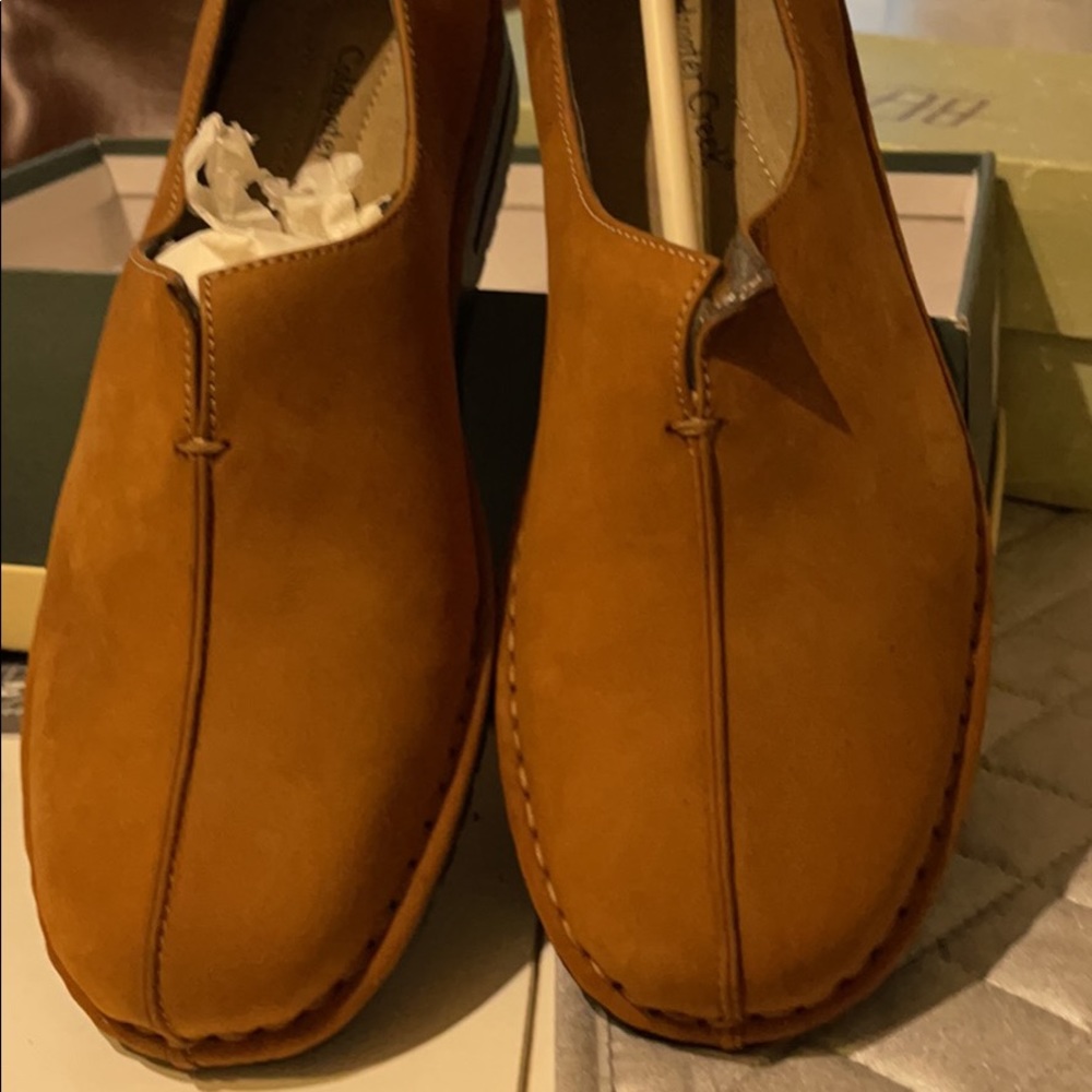 Coldwater Creek v cut Nubuck leather shoes